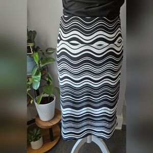 LuLaRoe Black and White Wave Pencil Skirt Size XL
